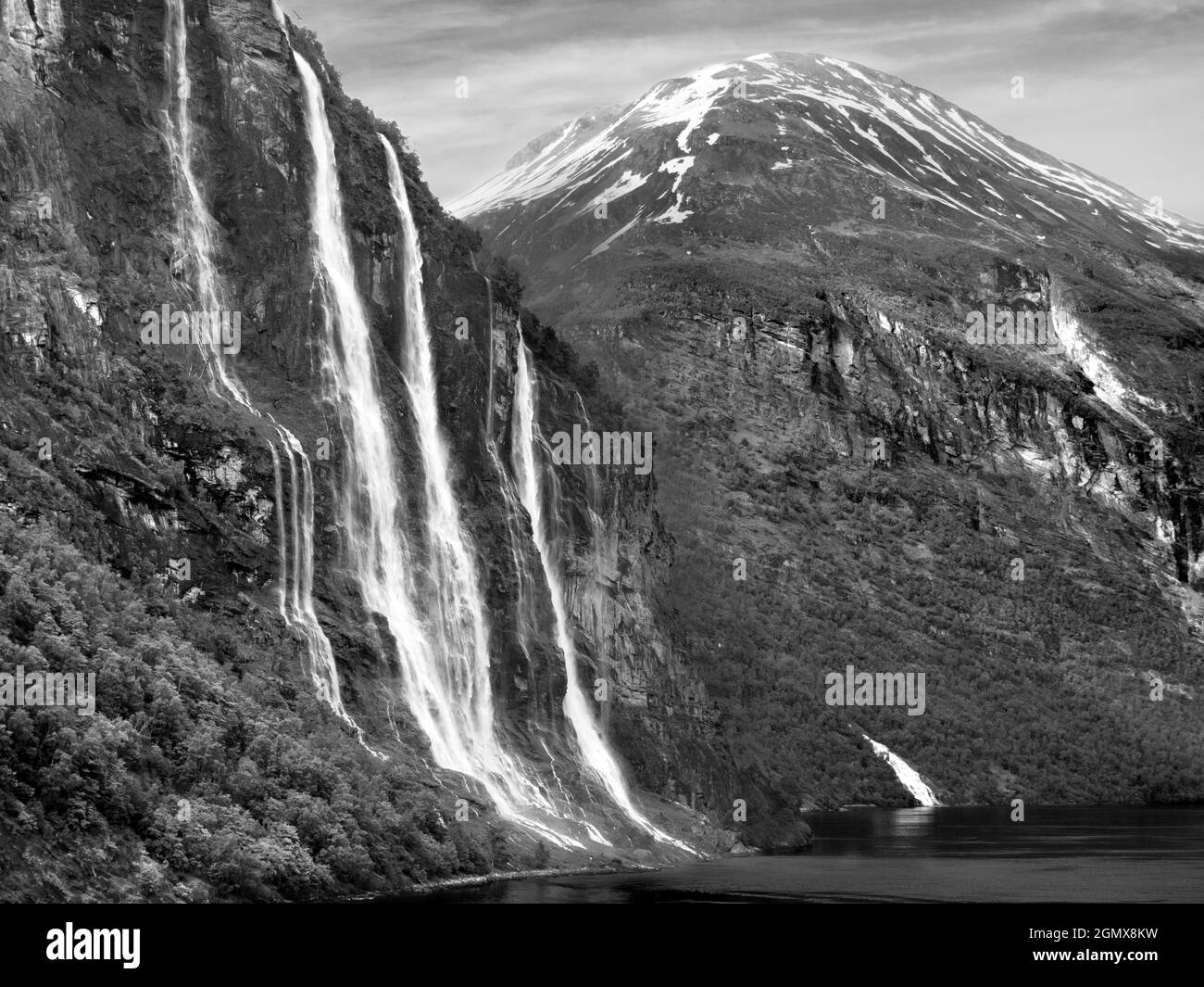 Der herrliche Geiranger Fjord liegt in der Sunnm¿re Region des Komitats M¿re Og Romsdal in Norwegen. Eine der beliebtesten Touristenattraktionen von NorwayÕs, Stockfoto