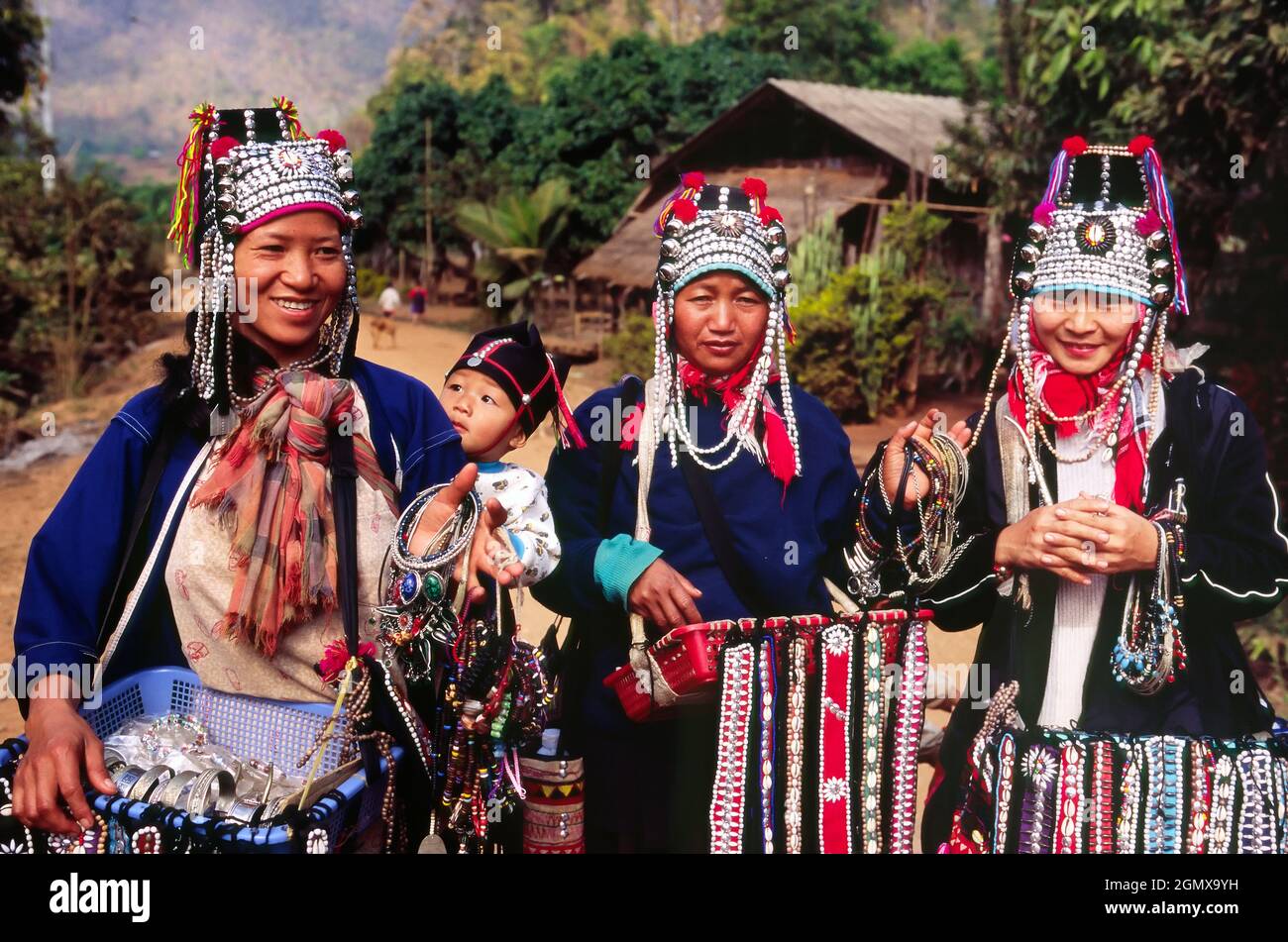 Chiang Mai, Thailand - September 2013; die Akha sind eine ethnische Gruppe, die in kleinen Dörfern in höheren Lagen in den Bergen Thailands, Myanma, lebt Stockfoto