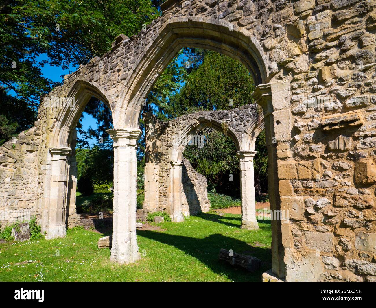 Abingdon, England - 4. Mai 2019 Diese stimmungsvollen Ruinen sind ein Highlight der Abbey Fields in Abingdon, England. Benannt nach der mittelalterlichen Abtei, die verwendet Stockfoto