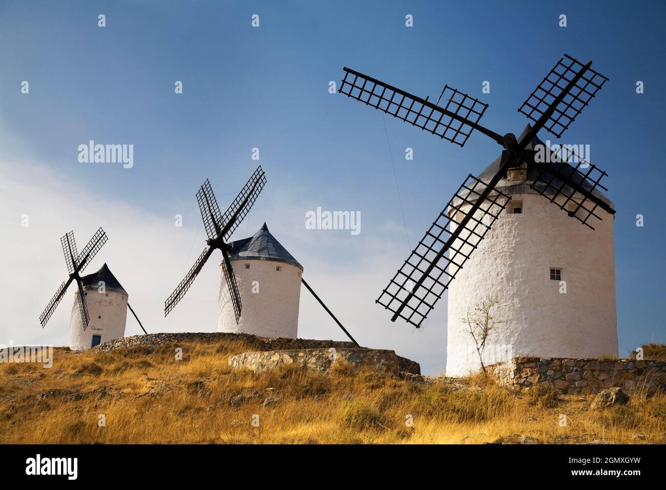 La Mancha, Spanien - 13. Juli 2017; keine Menschen im Blick. La Mancha ist eine historische Region, die sich auf einem fruchtbaren, aber fruchtbaren Hochplateau in Zentralspanien befindet Stockfoto