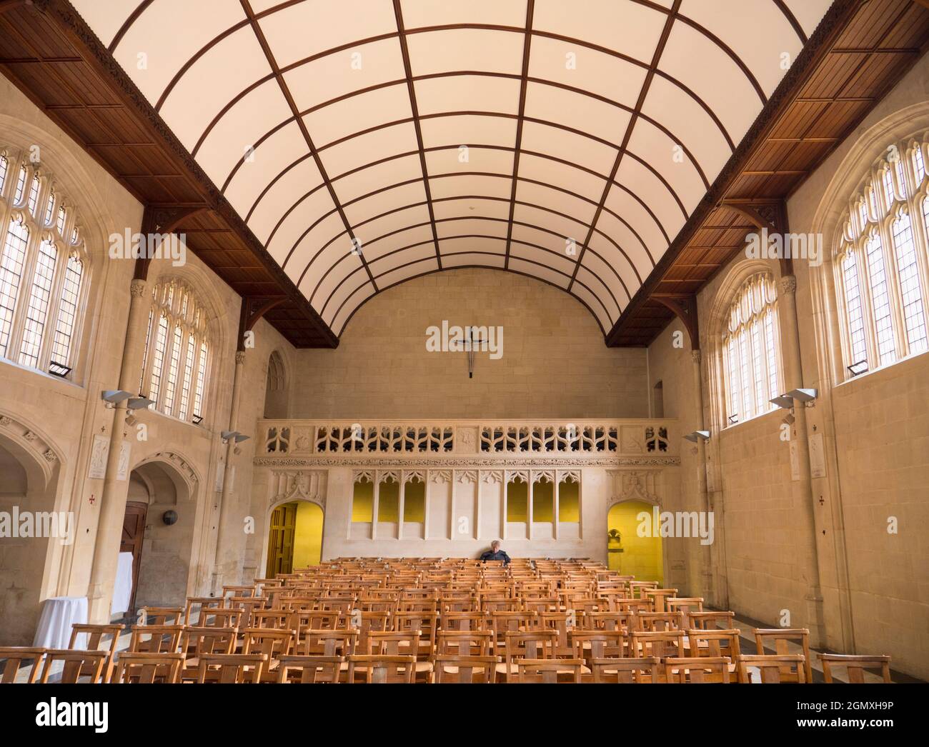 Oxford, England - 15. August 2019; eine Frau im Blick. Es ist sehr leicht, dieses hier zu verpassen. Diese kleine katholische Kirche ist versteckt, fast versteckt, trotz Stockfoto