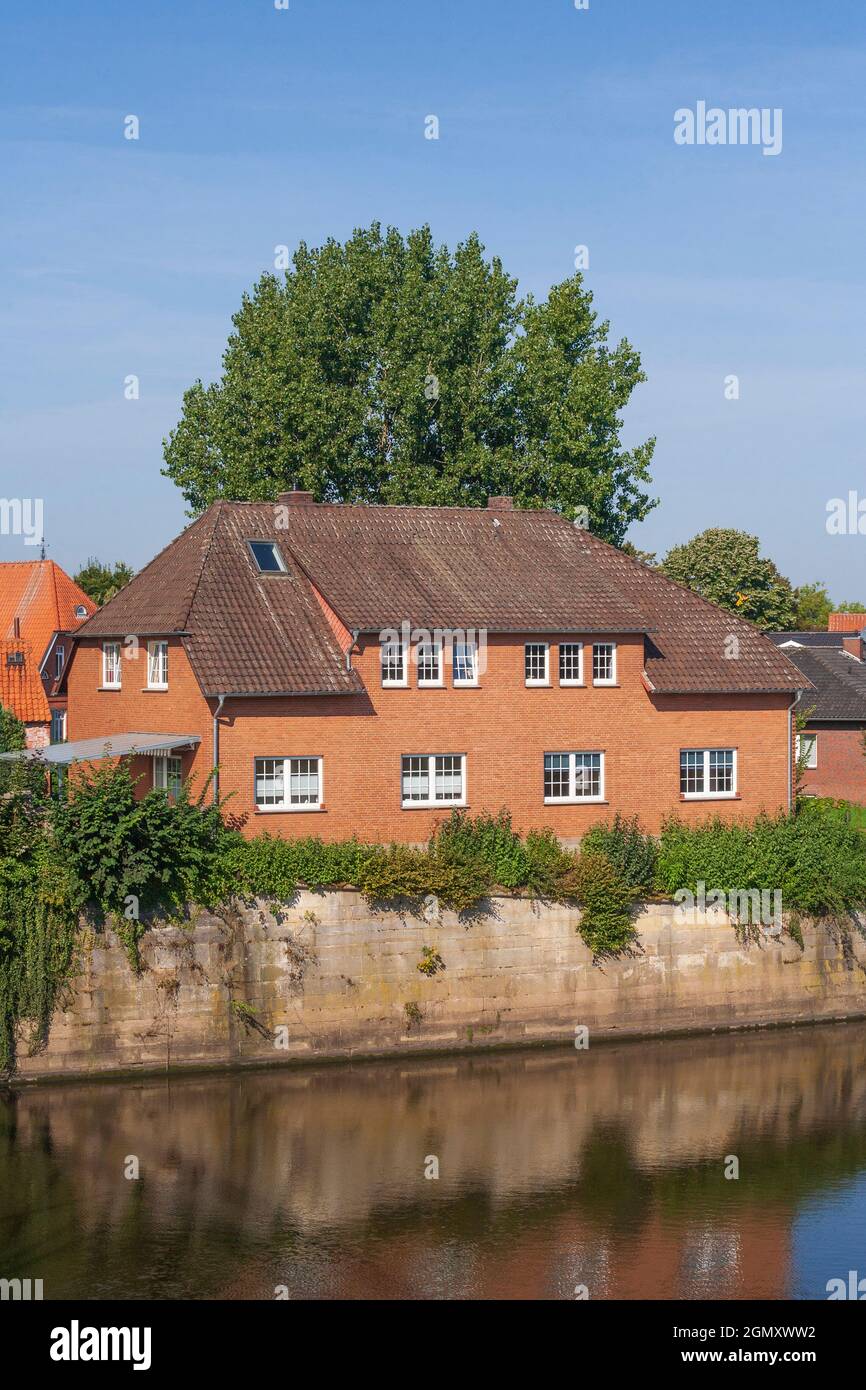 Einfamilienhaus an der Weser, Nienburg an der Weser, Niedersachsen, Deutschland, Europa Stockfoto