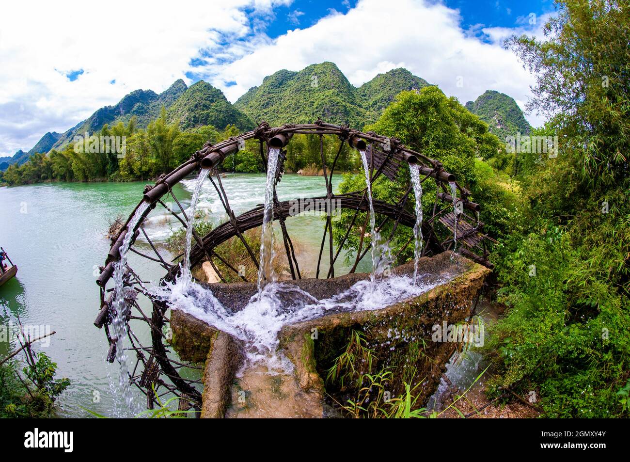 Wasserrad in der Provinz Cao Bang im Norden Vietnams Stockfoto
