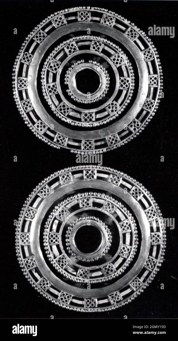 Ohrfackel. Datum: 9.-11. Jahrhundert; Geographie: Peru; Kultur: Sicón (Lambayeque); Mittel: Gold; Abmessungen: Durchmesser 3-7/16 Zoll (6.2 cm); Stockfoto