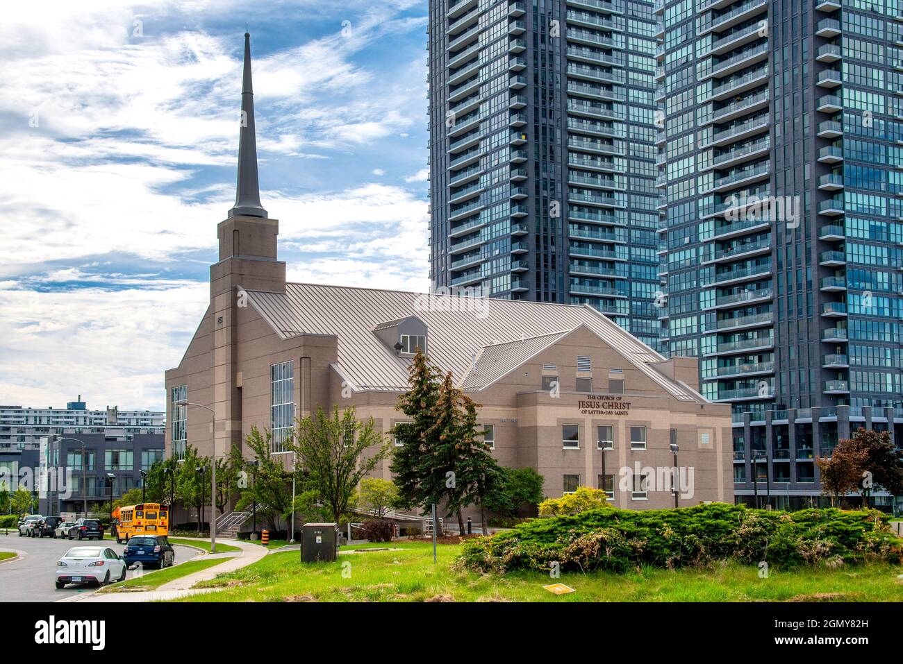 Außenarchitektur der Kirche Jesu Christi der Heiligen der Letzten Tage in North York in Toronto, Kanada. Der Tempel befindet sich in der Nähe des Stockfoto