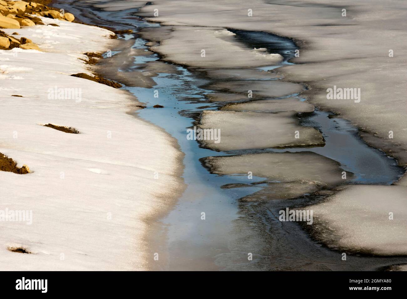 Campotosto gefrorener See, L'Aquila, Abruzzen, Italien, Europa Stockfoto