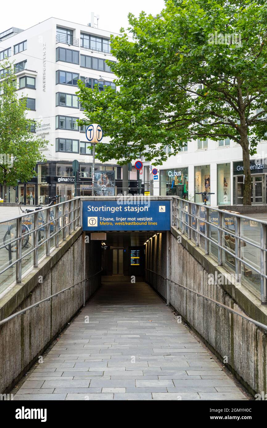 Oslo, Norwegen. September 2021. Der Eingang zu einer U-Bahn-Station im Stadtzentrum Stockfoto