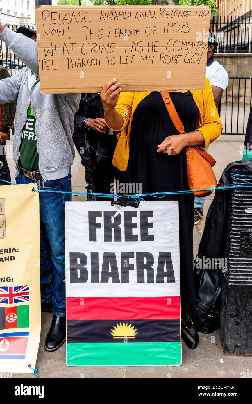 Free Biafra Supporters demonstrieren in Whitehall gegen die nigrische Regierung, London, Großbritannien. Stockfoto