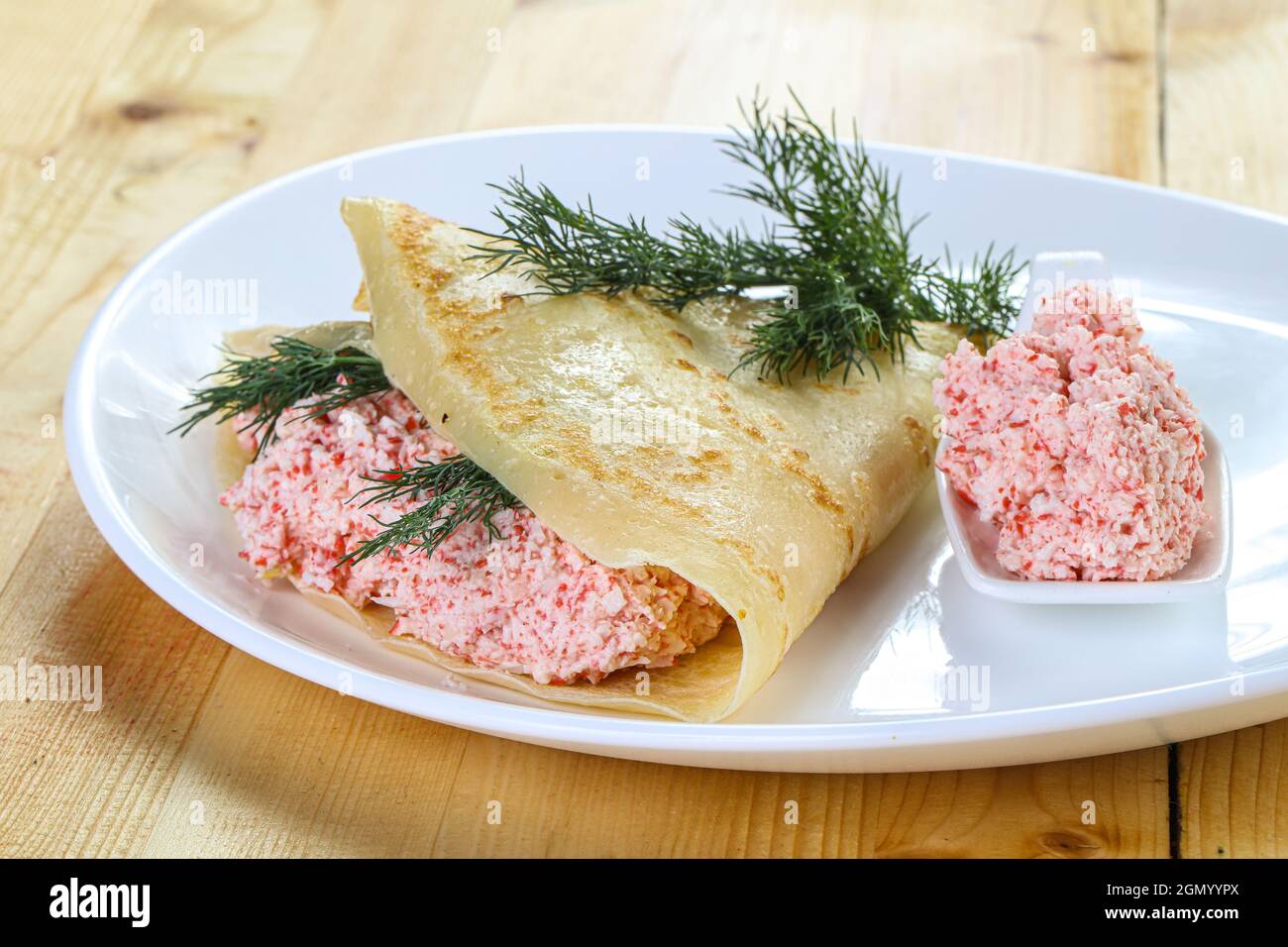 Pfannkuchen mit Krabben und Käsecreme Stockfoto