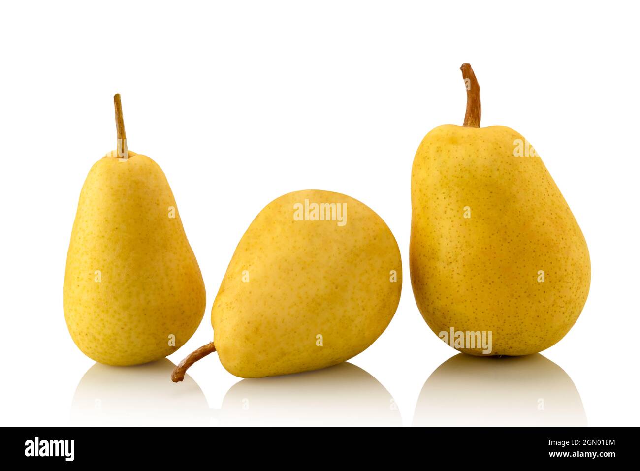 Italienische gelbe coscia Birnen, isoliert auf weißem Hintergrund, Kopierraum Stockfoto