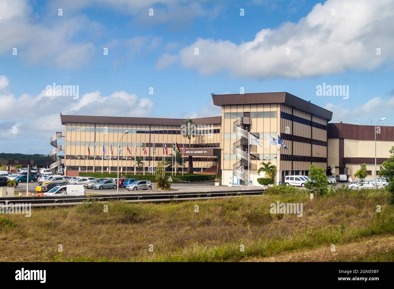 KOUROU, FRANZÖSISCH-GUAYANA - 4. AUGUST 2015: Ariane Launch Area 3 Gebäude im Centre Spatial Guyanais (Guayana Space Center) in Kourou, Französisch-Guayana Stockfoto