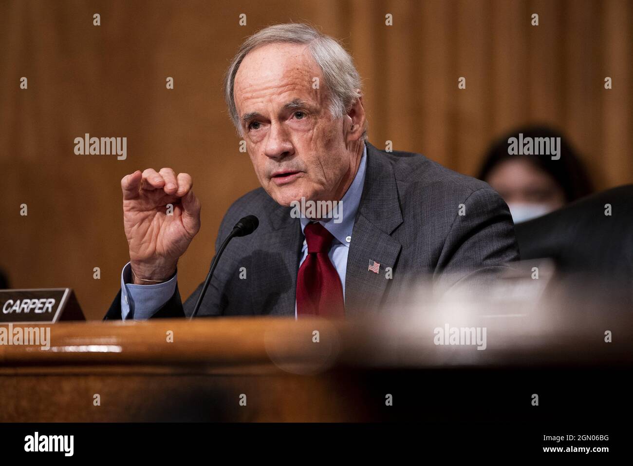 Senator Tom Carper (D-Del.) wird während einer Anhörung des Ausschusses für Heimatschutz und Regierungsangelegenheiten des Senats gesehen, um 20 Jahre nach den Terroranschlägen von 9/11 am Dienstag, den 21. September 2021, im US-Kapitol in Washington, D.C. zu diskutieren.Foto von Greg Nash/Pool/ABACAPRESS.COM Stockfoto