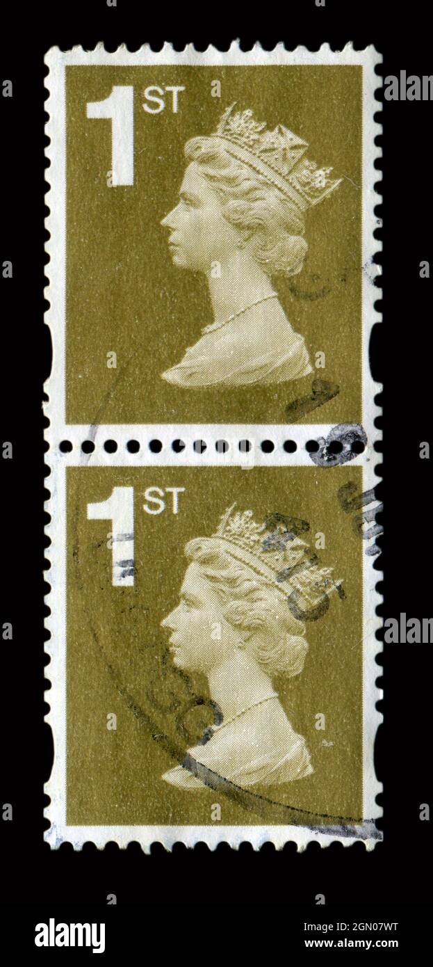 2 STÜCK SET Briefmarken gedruckt in Großbritannien zeigt Bild der Elizabeth II wurde Königin des Vereinigten Königreichs, Kanada, Australien und Neuseeland. Stockfoto