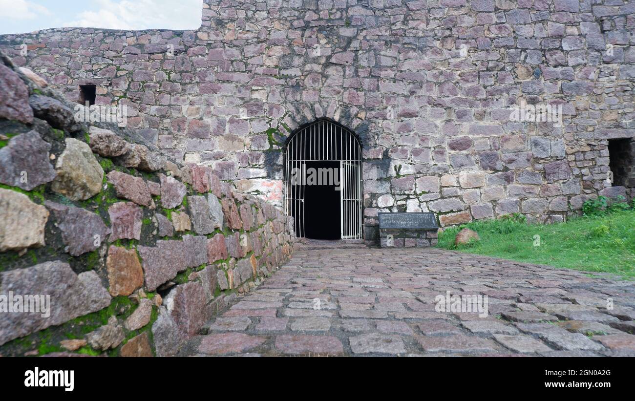 5. September 21, Golkonda Fort, Hyderabad, Indien. RAM das Jail in Golkonda Fort. Ramdas war ein königlicher Steuereinnehmer, der Geld aus der königlichen Schatzkammer Stahl Stockfoto