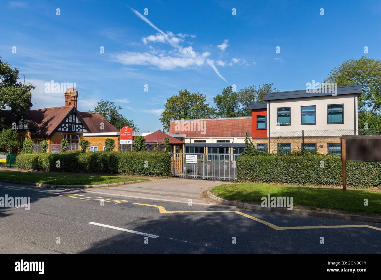 Overstone Primary School, Northamptonshire, Großbritannien, mit neuer Erweiterung eröffnet 2018 Stockfoto
