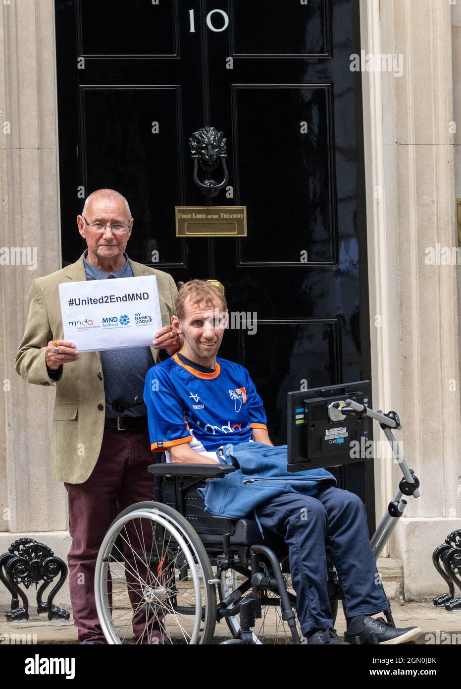 London, Großbritannien. September 2021. Der Ex-Nahinos-Star Rob Burrow gehörte zu den Aktivisten der Motor Neuron-Krankheit, die eine Petition an die 10 Downing Street vorstellten, in der die Finanzierung von £50 Millionen für die Erforschung der Krankheit gefordert wurde. Kredit: Ian Davidson/Alamy Live Nachrichten Stockfoto