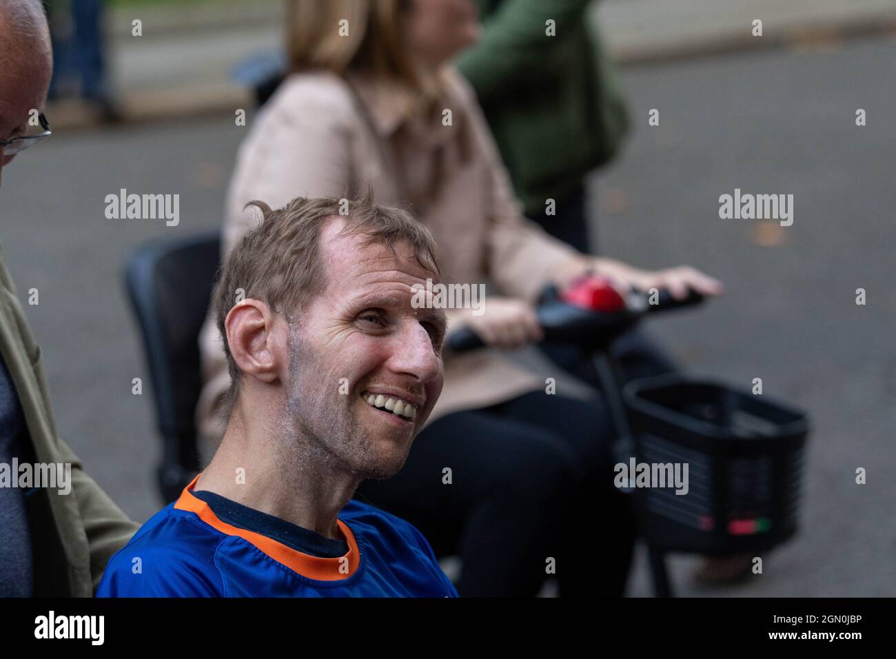 London, Großbritannien. September 2021. Der Ex-Nahinos-Star Rob Burrow gehörte zu den Aktivisten der Motor Neuron-Krankheit, die eine Petition an die 10 Downing Street vorstellten, in der die Finanzierung von £50 Millionen für die Erforschung der Krankheit gefordert wurde. Kredit: Ian Davidson/Alamy Live Nachrichten Stockfoto