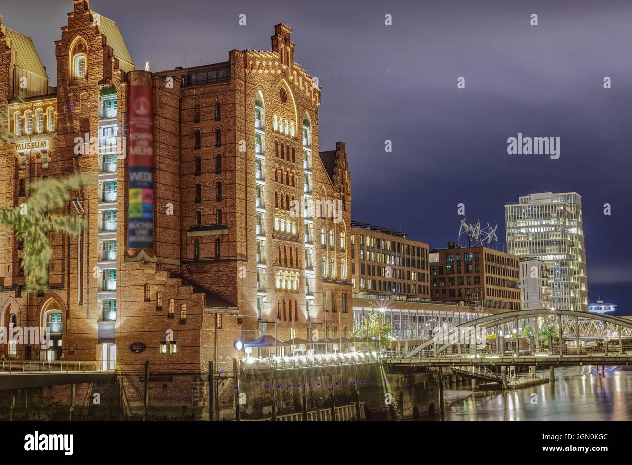 Szenische Nachtaufnahme des Gebäudes in der speicherstadt hamburg Stockfoto