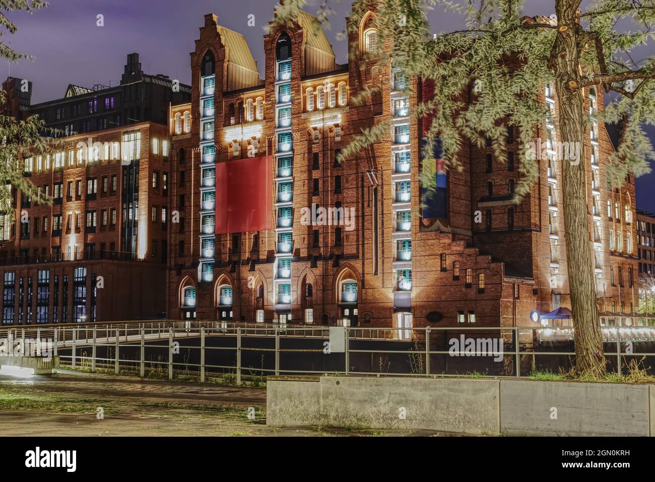 Szenische Nachtaufnahme des Gebäudes in der speicherstadt hamburg Stockfoto