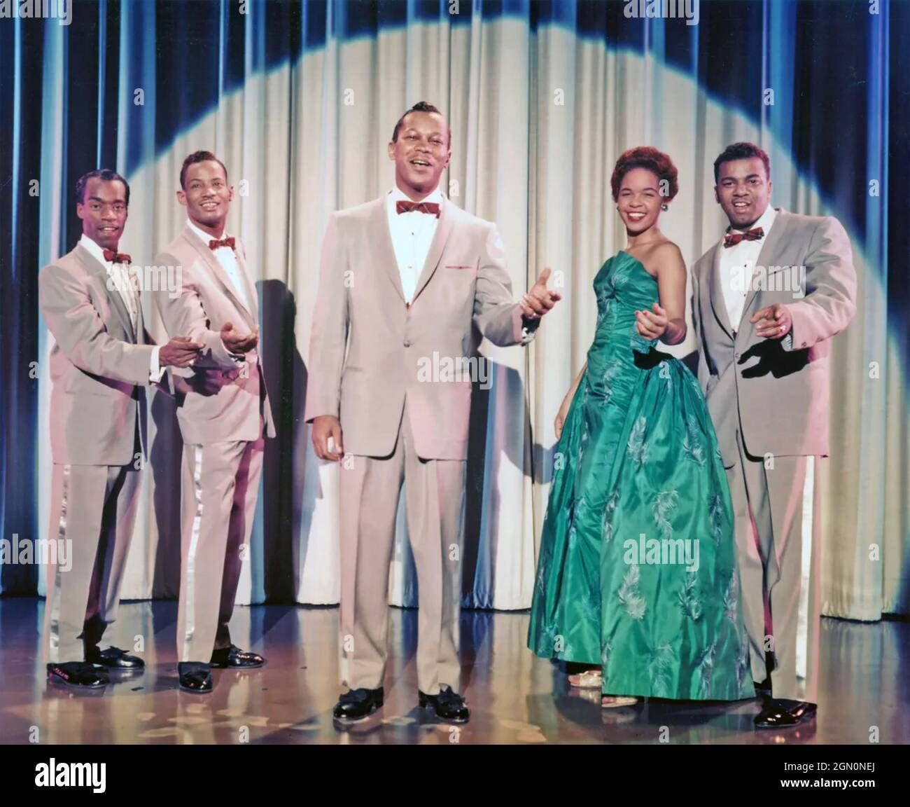 DIE PLATTEN Werbefoto der amerikanischen Vokalgruppe um 1955. Von links: David Lynch, Omar Ross, Tony Williams, Zola Taylor, Herb Reed Stockfoto