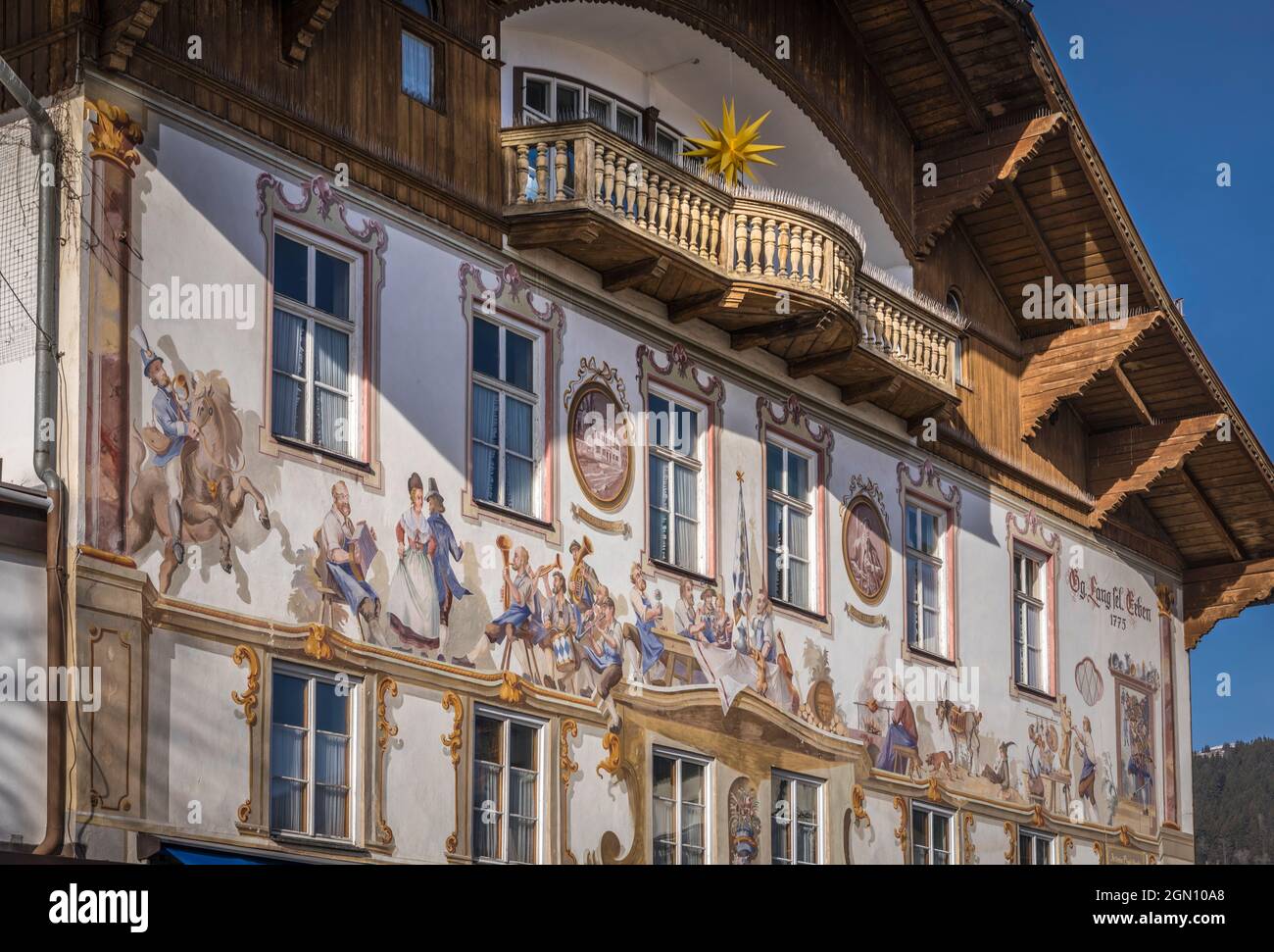 Historisches Haus mit Lüftlmalerei in Oberammergau, Oberbayern, Bayern, Deutschland Stockfoto