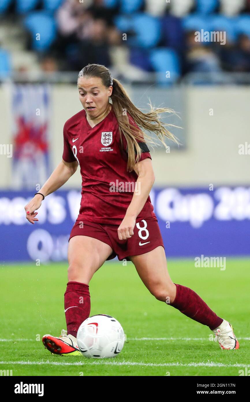 Luxemburg, Luxemburg. September 2021. Fran Kirby (8 England) kontrolliert den Ball (Action) während des Qualifikationsspiel der FIFA Frauen-Weltmeisterschaft 2021 zwischen Luxemburg und England im Stade de Luxembourg, Luxemburg. Kredit: SPP Sport Pressefoto. /Alamy Live News Stockfoto