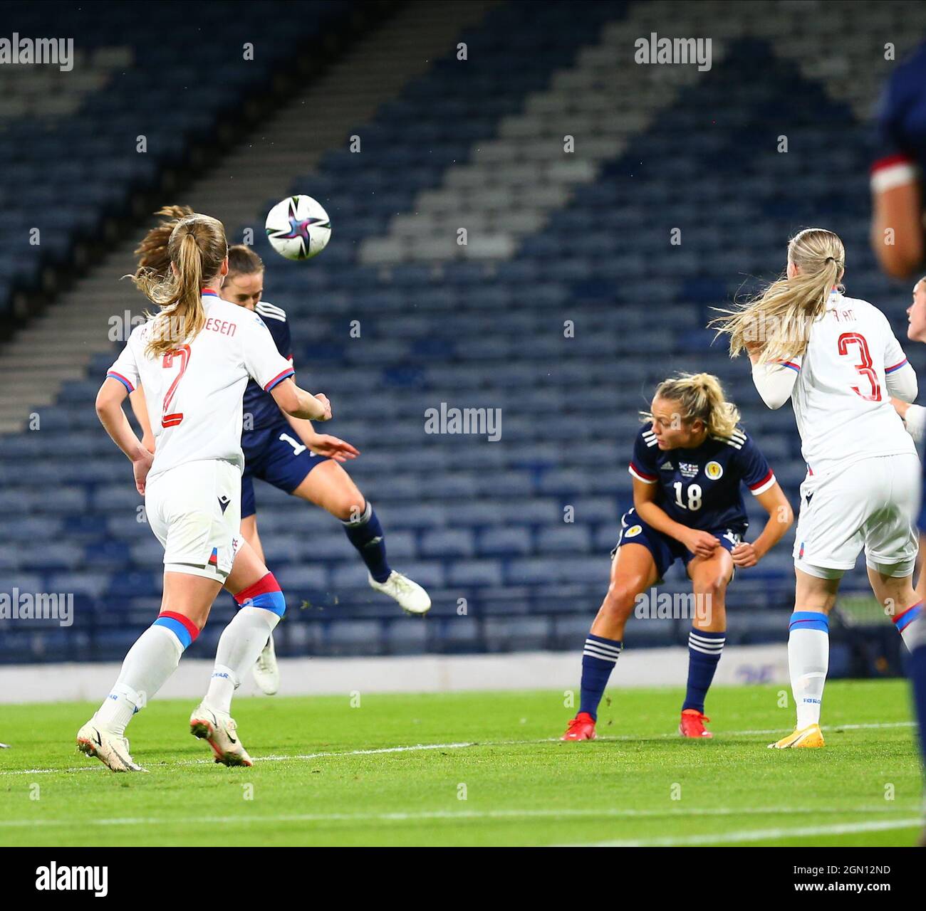 21. September 2021; Hampden Park, Glasgow, Schottland: FIFA-WM-Qualifying für Frauen, Schottland gegen Färöer-Inseln; Chloe Arthur aus Schottland erzielt in der 21. Minute 2-0 Punkte Stockfoto