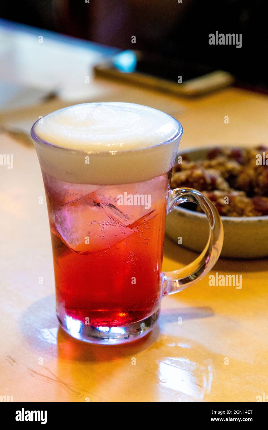 Grapeade Traubennatron-Getränk im BAO Borough Taiwnese Restaurant in Borough Market, London, Großbritannien Stockfoto