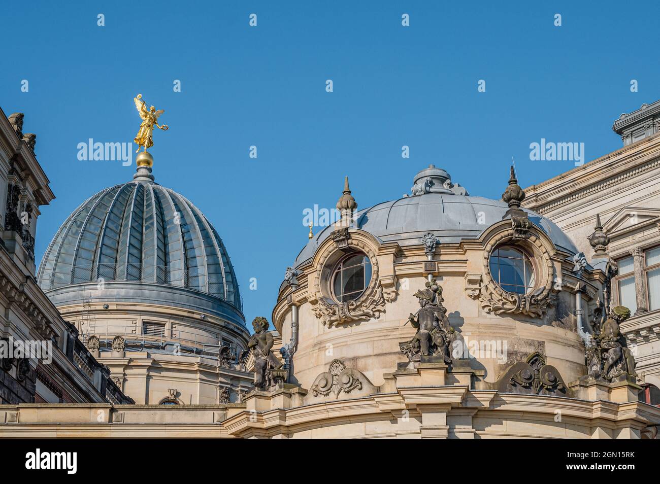 Skyline historischer Gebäude an der Brühlsche Terrasse in Dresden, Sachsen, Deutschland Stockfoto
