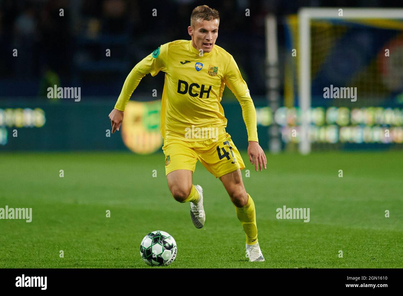 KHARKIV, UKRAINE - 21. SEPTEMBER 2021: Das Fußballspiel zwischen Ukrainian Cup FC Metalist und FC Desna Stockfoto