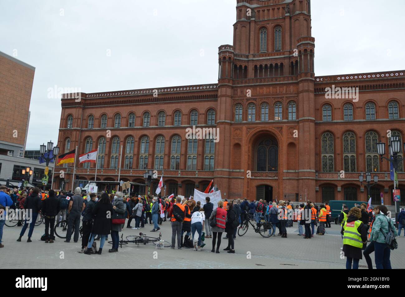 Demonstration von Beschäftigten des Gesundheitswesens vor dem Roten Rathaus in Berlin, Mitte, Berlin, Deutschland - 21. September 2021. Stockfoto