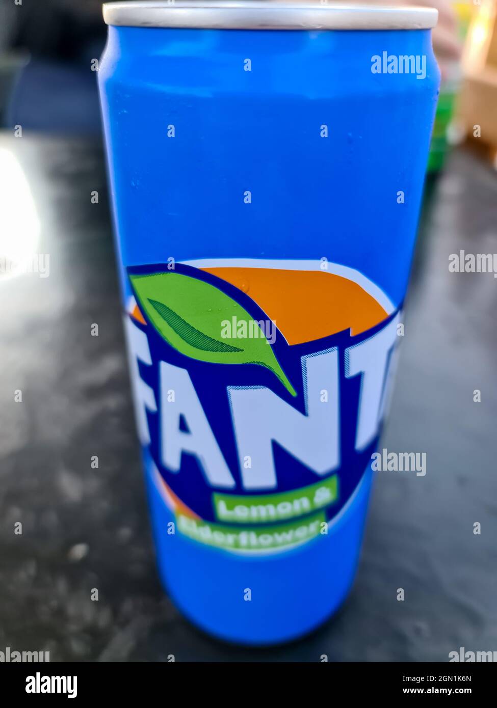 Kann Man Abgelaufene Fanta Noch Trinken Fanta Trinken Stockfotos und -bilder Kaufen - Alamy