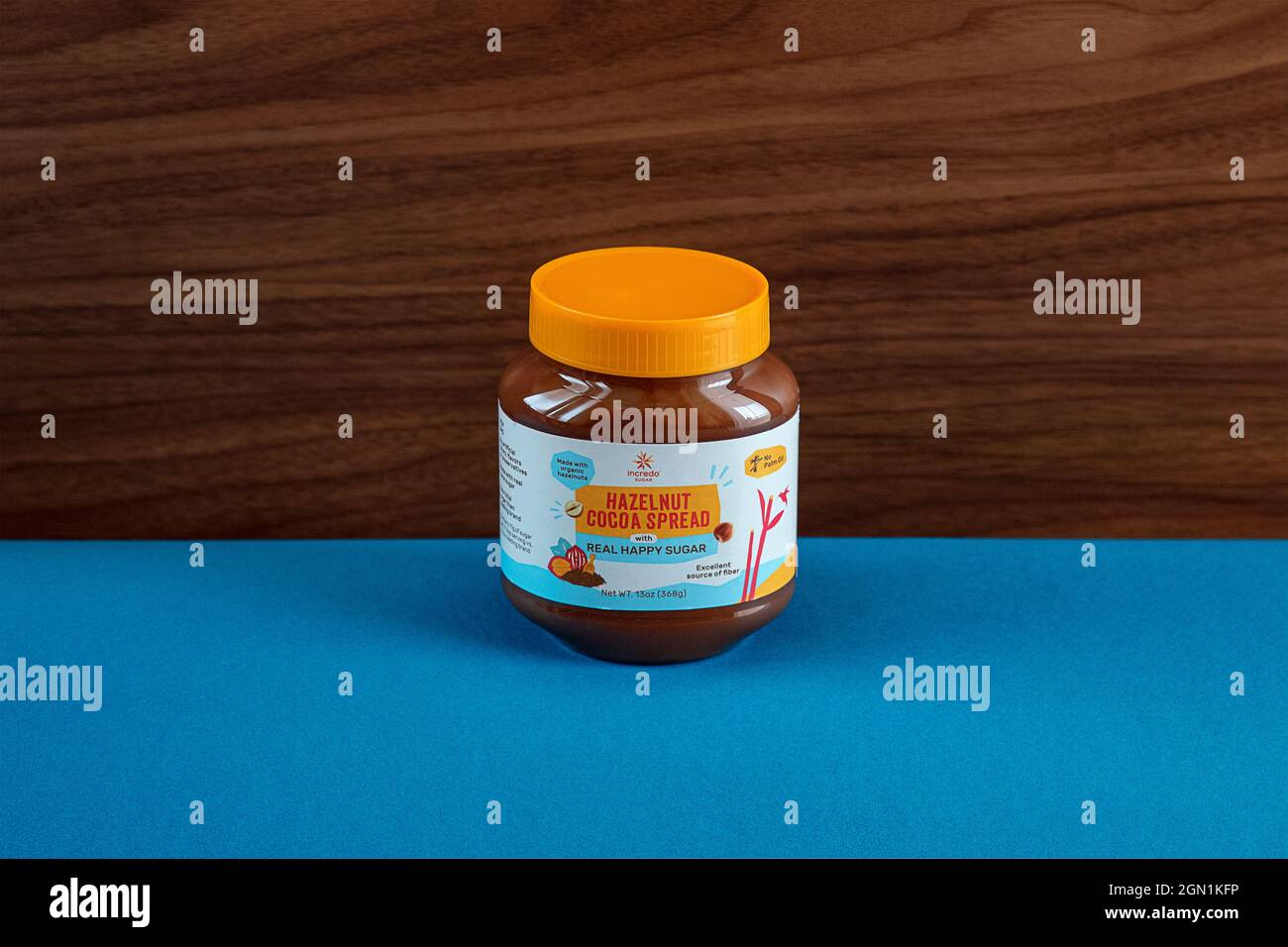Incredo Sugar Haselnuss-Kakaoaufstrich von DouxMatok, einem in Israel ansässigen Unternehmen, das für seine Formulierungen zur Zuckerreduktion bekannt ist Stockfoto