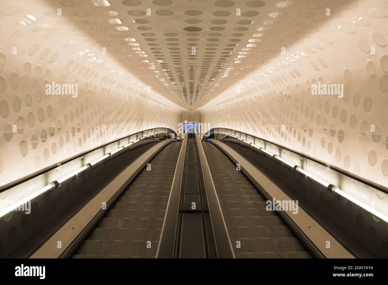 Längste Rolltreppe Europas, in der Elbphilharmonie, Hamburg, Deutschland Stockfoto