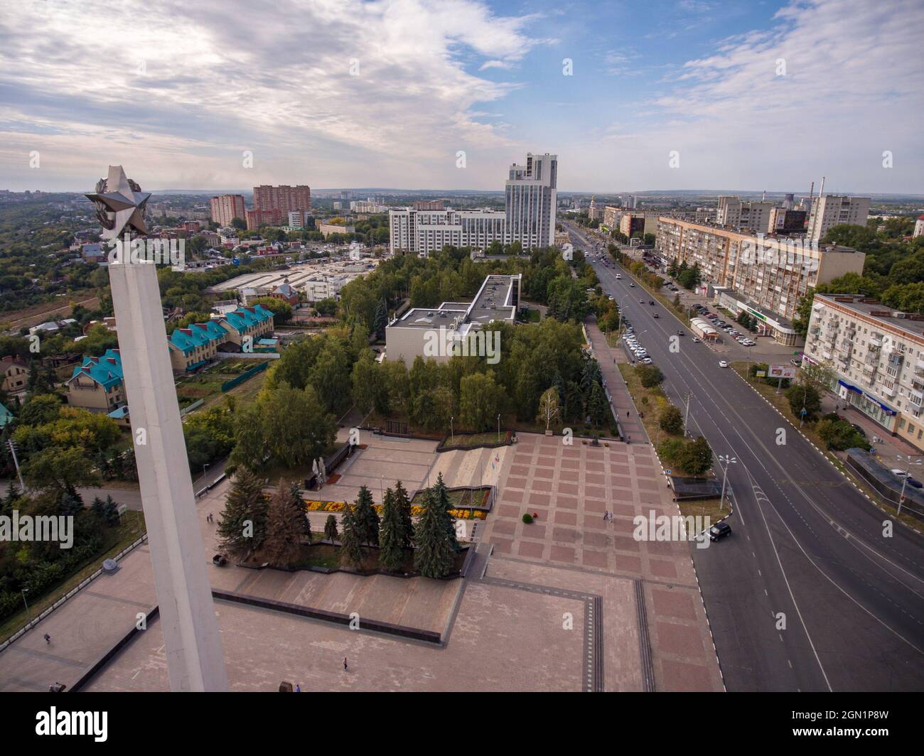 Luftaufnahme des Obelisken und des Zweiten Weltkriegs-Denkmals, Uljanowsk, Uljanowsk-Bezirk, Russland, Europa Stockfoto
