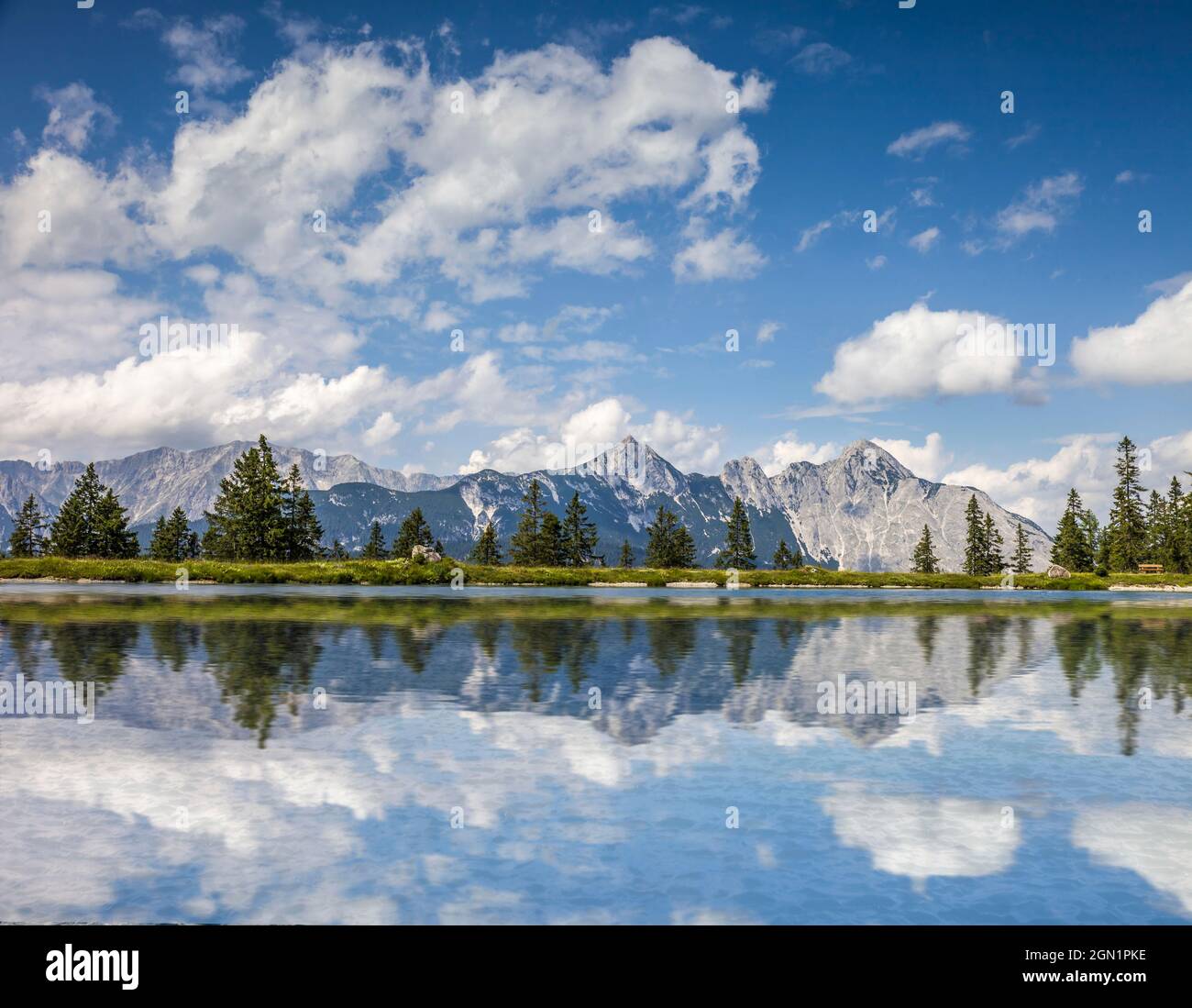 Kaltwassersee oberhalb von Seefeld in Tirol, Tirol, Österreich Stockfoto