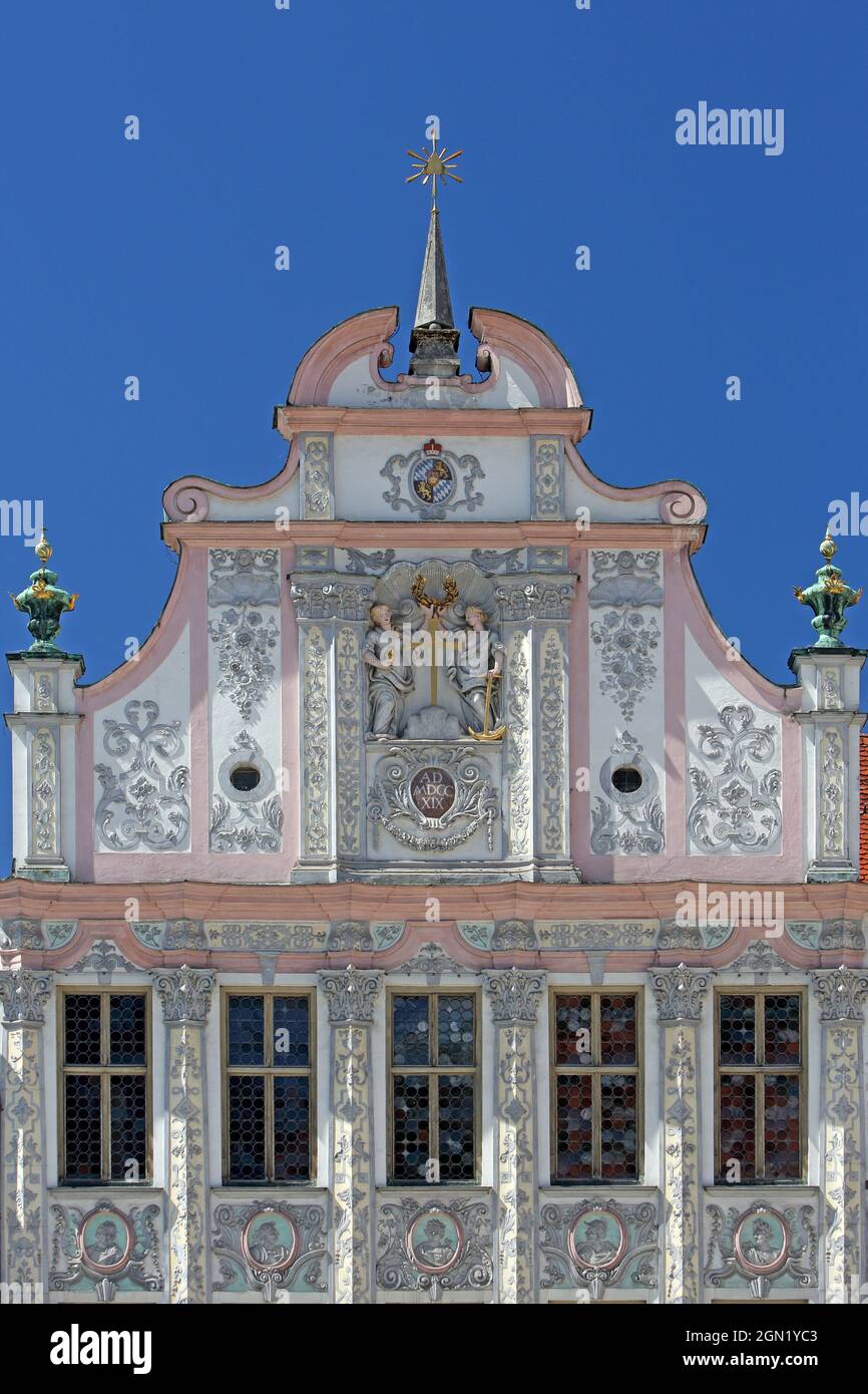Hauptplatz mit der Fassade des Rathauses von Dominikus Zimmermann, Landsberg am Lech, Oberbayern, Bayern, Deutschland Stockfoto