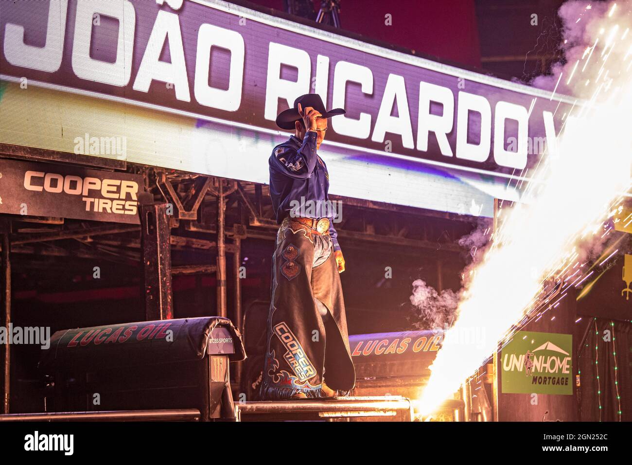 Newark, USA. September 2021. Joao Ricardo Vieira gesehen während der Eröffnungszeremonie der Professional Bull Riders 2021 Unleash the Beast Veranstaltung im Prudential Center in Newark. (Bild: © Ron Adar/SOPA Images via ZUMA Press Wire) Stockfoto