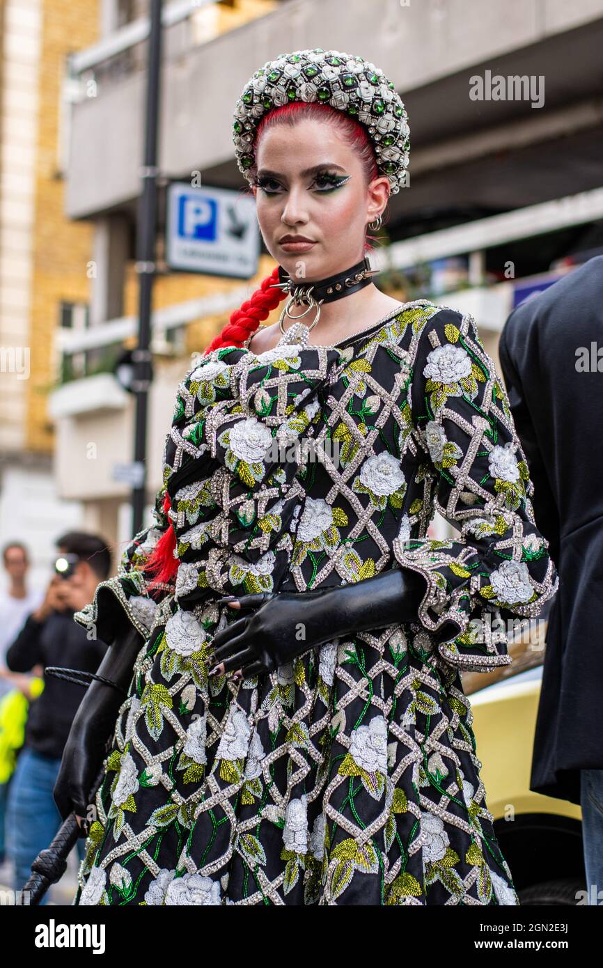 London, Großbritannien. September 2021. Abby Roberts besucht die Richard Quinn Fashion Show im Londoner Hotel während des London Fashion Week Day 5. (Foto: Pietro Recchia/SOPA Images/Sipa USA) Quelle: SIPA USA/Alamy Live News Stockfoto