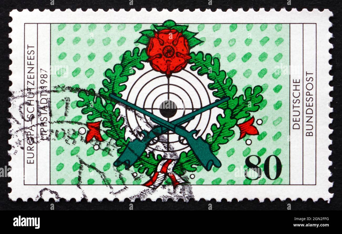 DEUTSCHLAND - UM 1987: Eine in Deutschland gedruckte Briefmarke zeigt Target, 7. Europäisches Rifleman’s Festival, Lippstadt, um 1987 Stockfoto