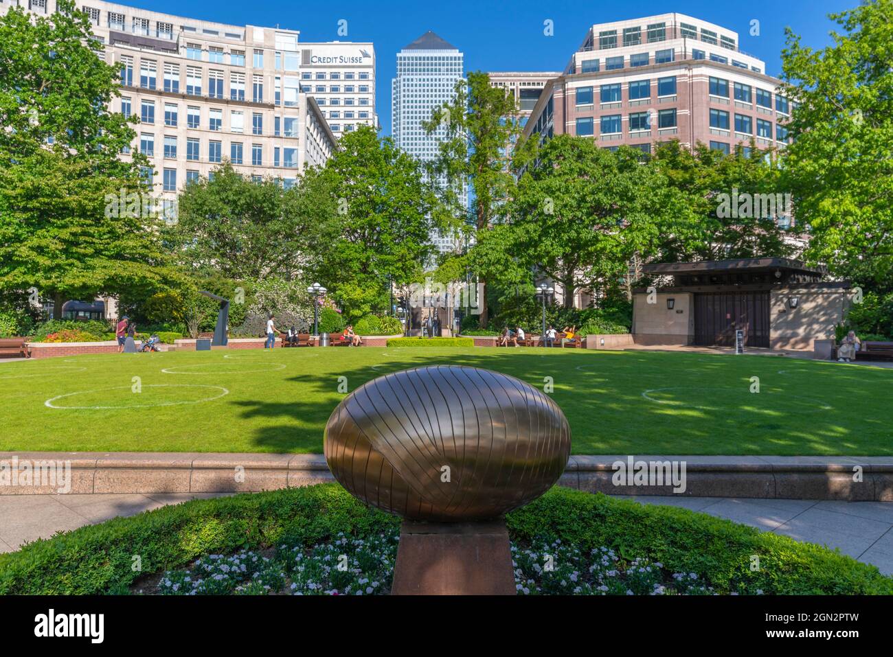 Blick auf Grünflächen in Canary Wharf, Docklands, London, England, Vereinigtes Königreich, Europa Stockfoto