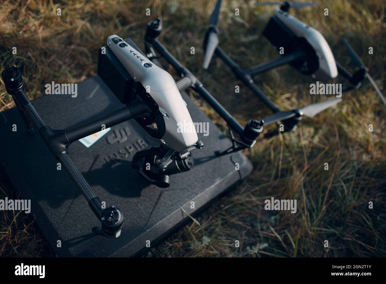 New York, USA - 18. SEPTEMBER 2021: DJI Inspire 2 Quadcopter-Drohne am Boden vor dem Flug und den Dreharbeiten Stockfoto