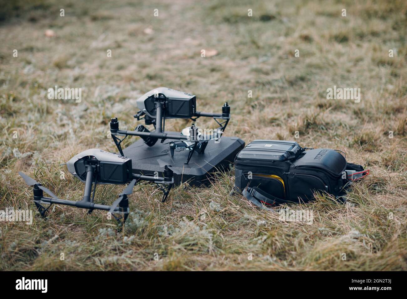 New York, USA - 18. SEPTEMBER 2021: DJI Inspire 2 Quadcopter-Drohne vor dem Flug und den Dreharbeiten Stockfoto