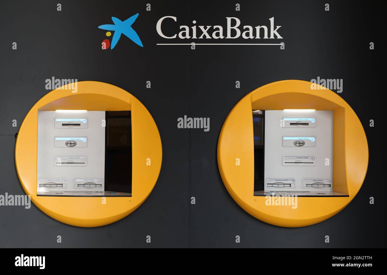 VALENCIA, SPANIEN - 21. SEPTEMBER 2021: Die CaixaBank ist eine spanische Bank mit Sitz in Valencia. Es ist eines der wichtigsten Finanzinstitute in diesem CO Stockfoto