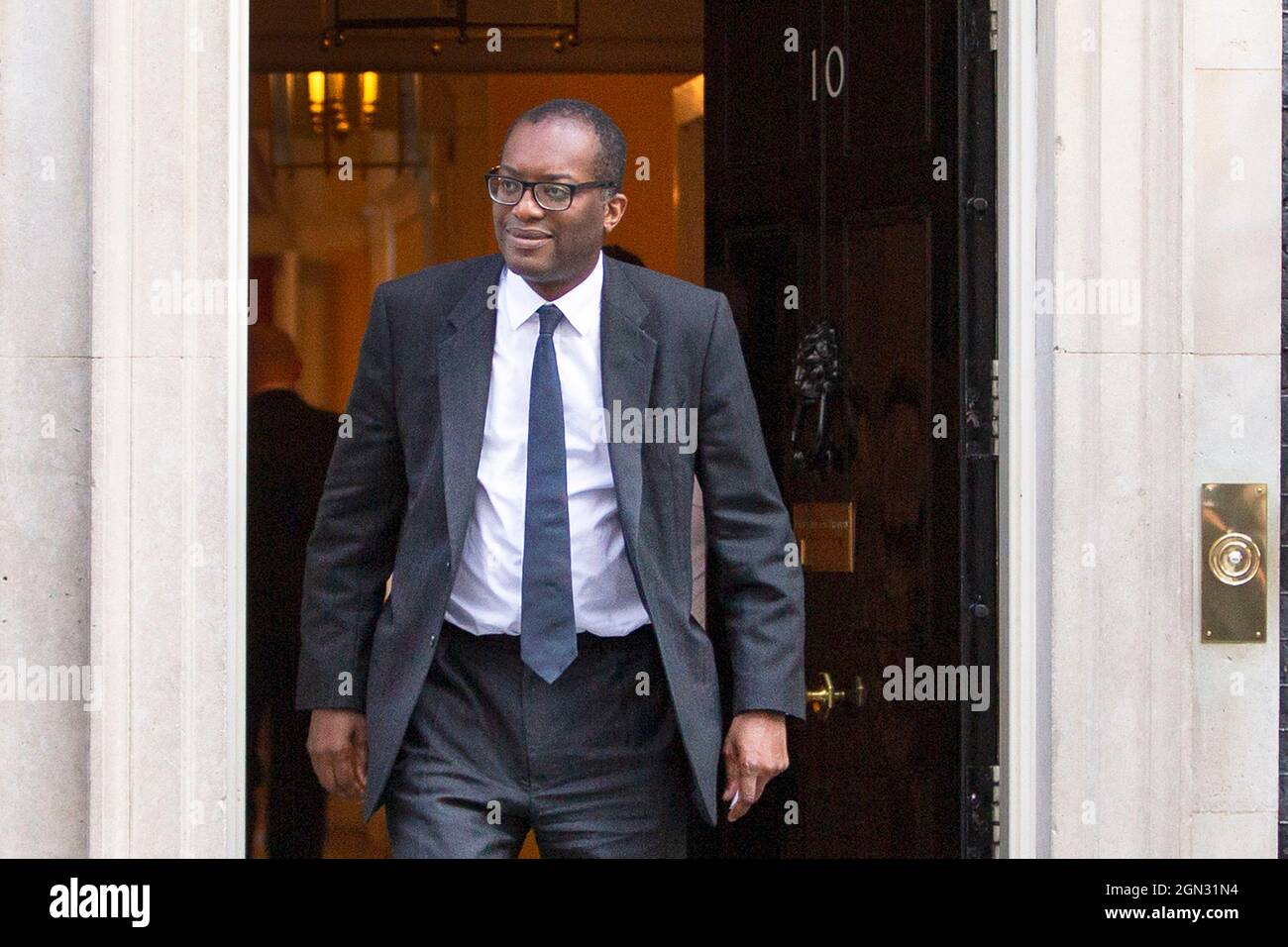 Minister für Wirtschaft, Energie und Industriestrategie Kwasi Kwarteng verlässt am 22. September 2021 die No10 Downing Street im Londoner Zentrum Stockfoto
