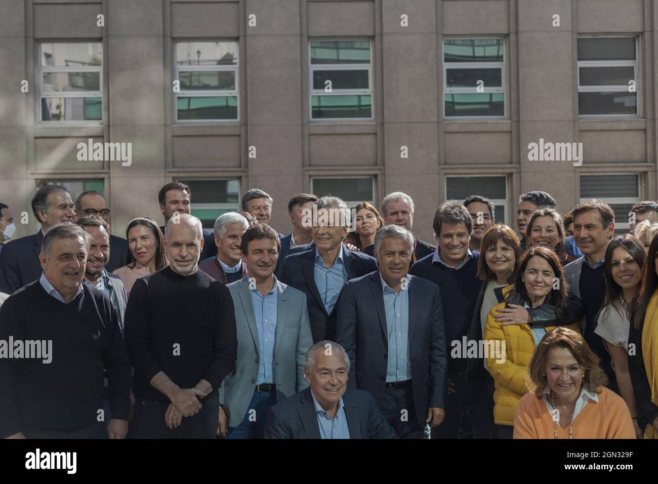 Ciudad De Buenos Aires, Argentinien. September 2021. Die Hauptreferenten des politischen Raums Juntos por el Cambio posieren vor Journalismus. (Foto: Esteban Osorio/Pacific Press) Quelle: Pacific Press Media Production Corp./Alamy Live News Stockfoto