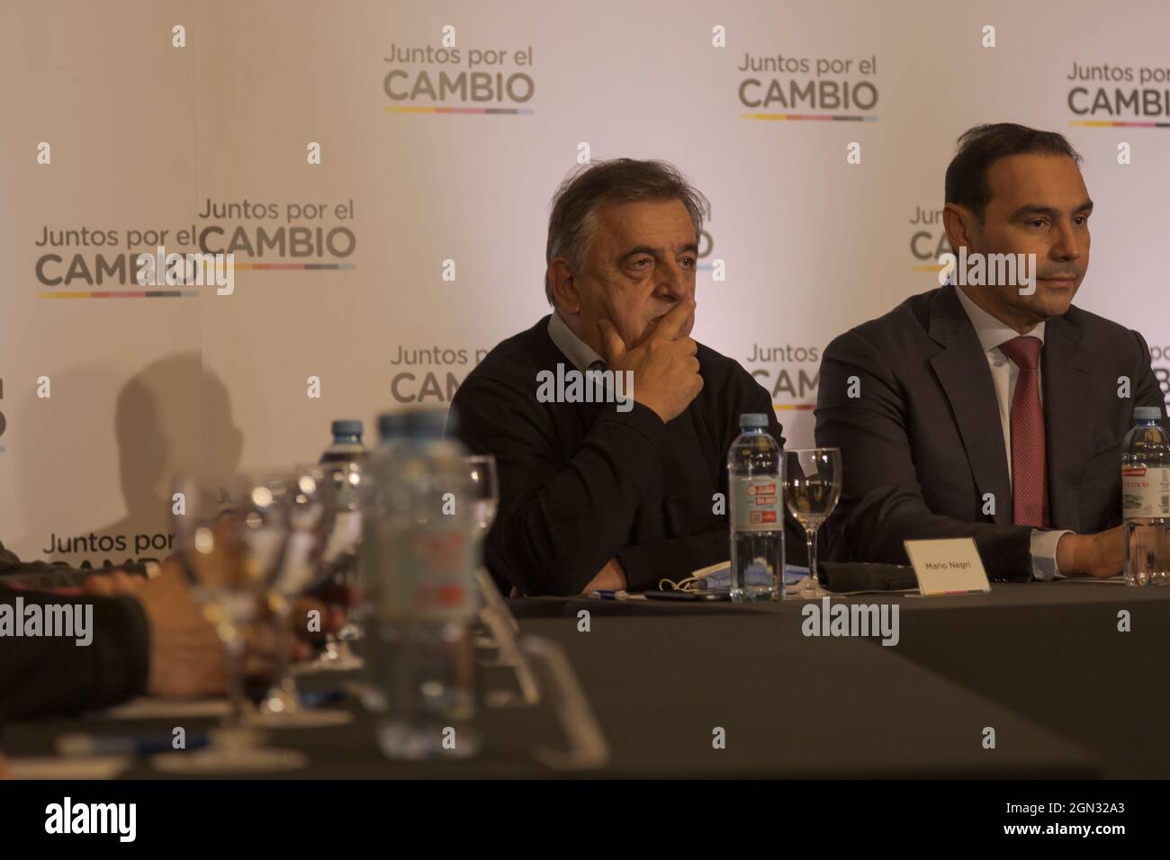 Ciudad De Buenos Aires, Argentinien. September 2021. Mario Negri, nationaler Stellvertreter der Provinz Córdoba, und Gustavo Valdés, Gouverneur der Provinz Corrientes im Nationalrat von Juntos por el Cambio. (Foto: Esteban Osorio/Pacific Press) Quelle: Pacific Press Media Production Corp./Alamy Live News Stockfoto