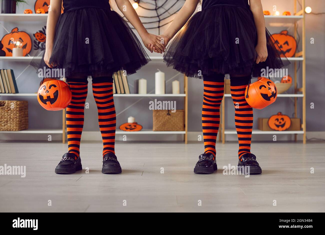 Halloween kostüme -Fotos und -Bildmaterial in hoher Auflösung – Alamy