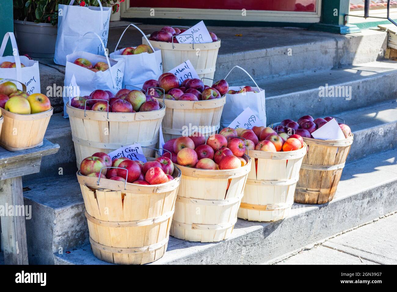 äpfel lagern -Fotos und -Bildmaterial in hoher Auflösung – Alamy