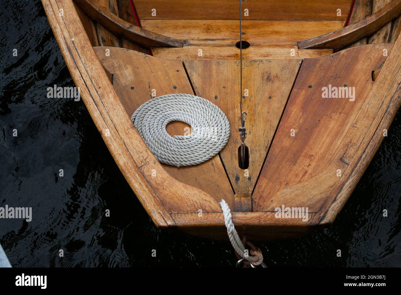 Alle Seile Eines Schiffes 7 Buchstaben Holz und seile Stockfotos und -bilder Kaufen - Alamy